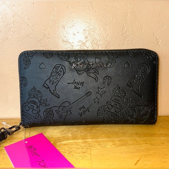 BETSEY JOHNSON XOXO Black Embossed Full Zip Wristlet Wallet. - Picture 6 of 10